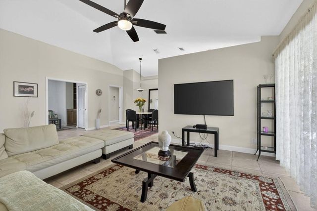 152 Eagleton Court, Palm Beach Gardens, FL 33418