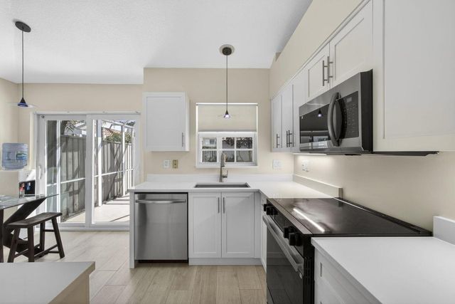 152 Eagleton Court, Palm Beach Gardens, FL 33418