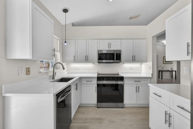 152 Eagleton Court, Palm Beach Gardens, FL 33418