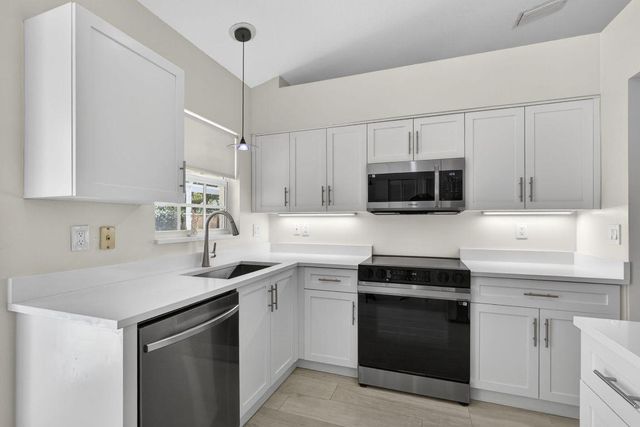 152 Eagleton Court, Palm Beach Gardens, FL 33418