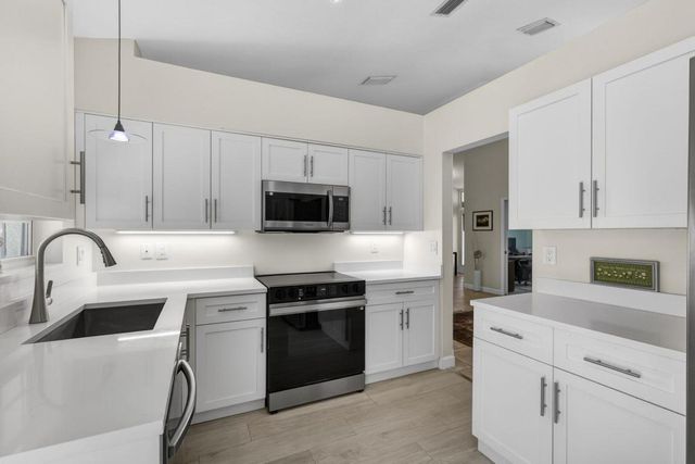 152 Eagleton Court, Palm Beach Gardens, FL 33418