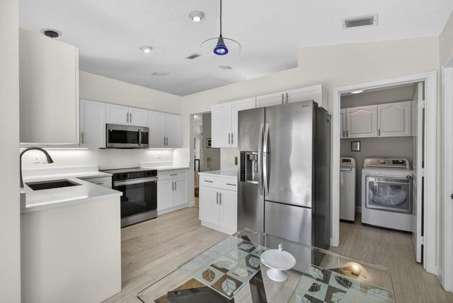 152 Eagleton Court, Palm Beach Gardens, FL 33418