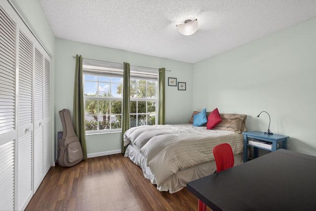 152 Eagleton Court, Palm Beach Gardens, FL 33418