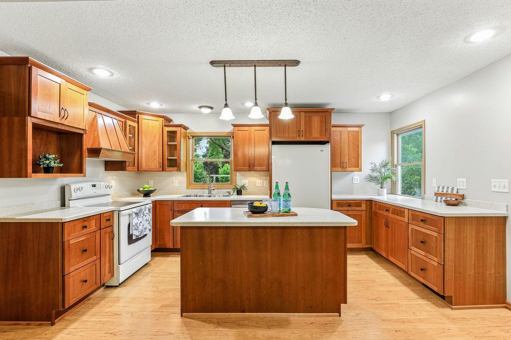 13244 Irving Avenue S, Burnsville, MN 55337