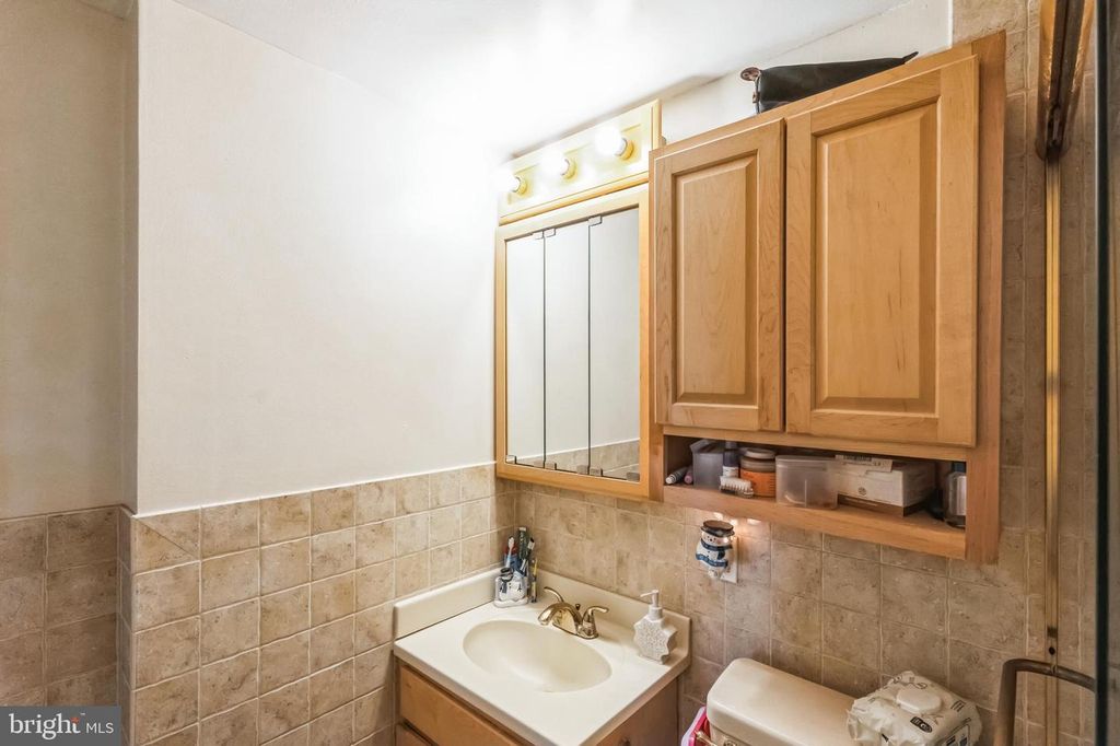 1900 LYTTONSVILLE RD #818, Silver Spring, MD 20910