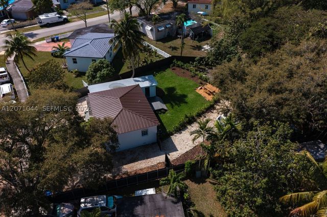 1153 NE 158th St, North Miami Beach, FL 33162