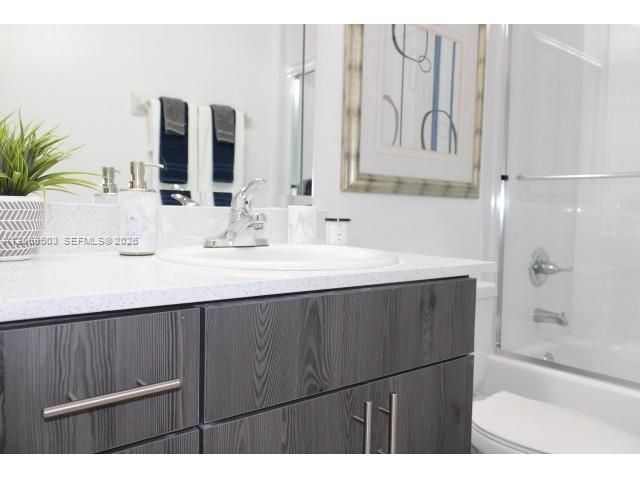 2601 NW 16th St Road 807, Miami, FL 33125