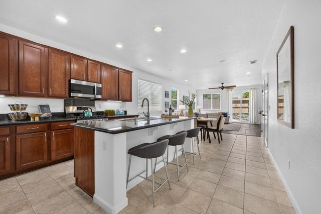410 Greg Thatch Cir, Sacramento, CA 95835