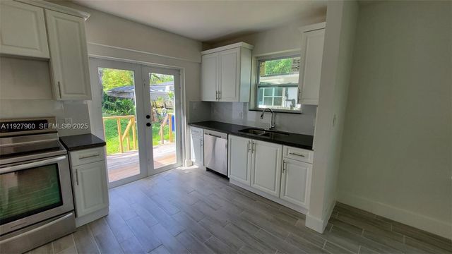 560 NW 53rd St, Miami, FL 33127