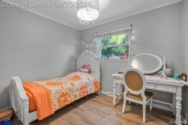 6212 N Evangeline Street, Dearborn Heights, MI 48127