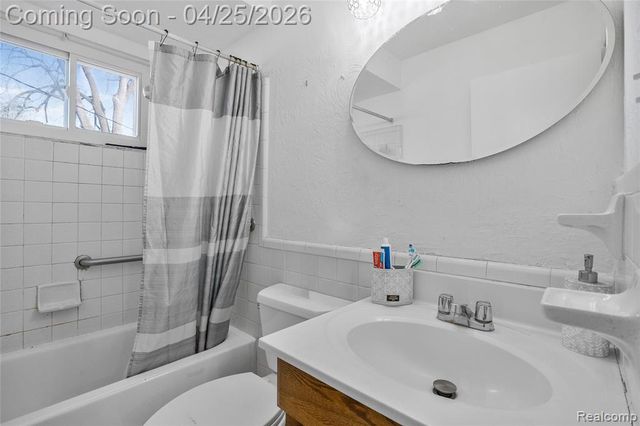 6212 N Evangeline Street, Dearborn Heights, MI 48127