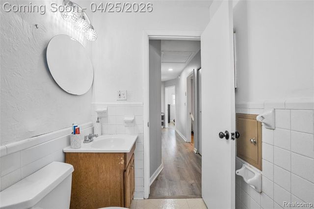 6212 N Evangeline Street, Dearborn Heights, MI 48127