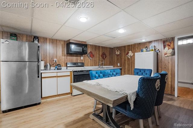 6212 N Evangeline Street, Dearborn Heights, MI 48127