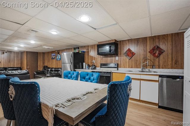 6212 N Evangeline Street, Dearborn Heights, MI 48127