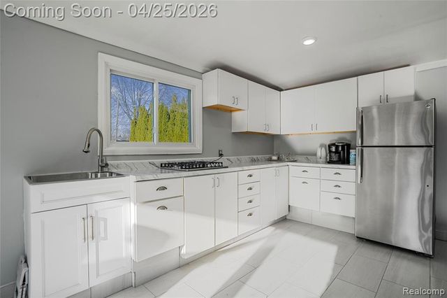 6212 N Evangeline Street, Dearborn Heights, MI 48127