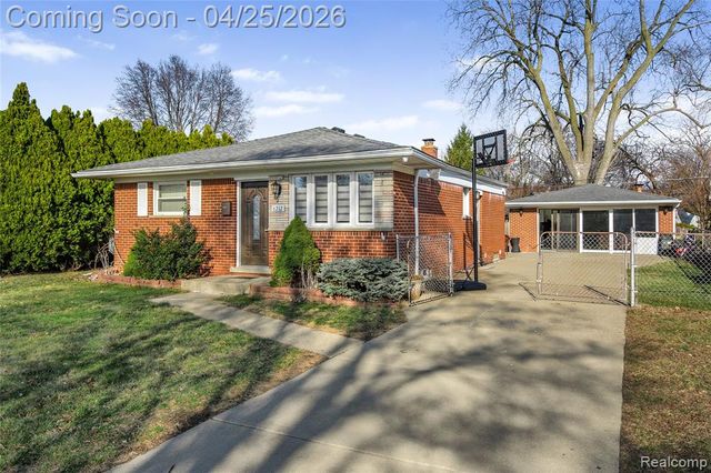 6212 N Evangeline Street, Dearborn Heights, MI 48127