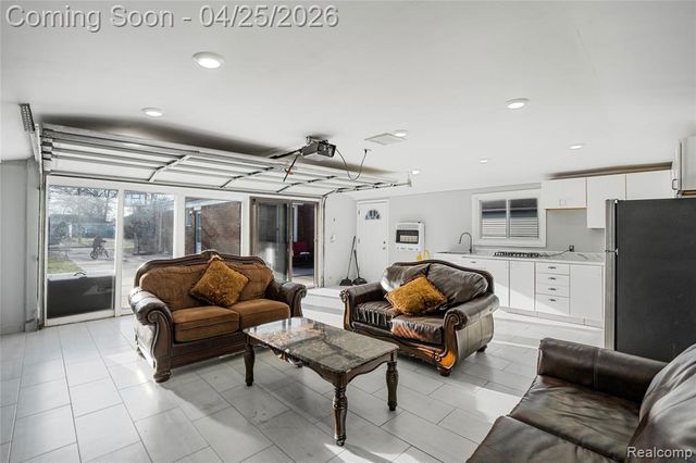 6212 N Evangeline Street, Dearborn Heights, MI 48127