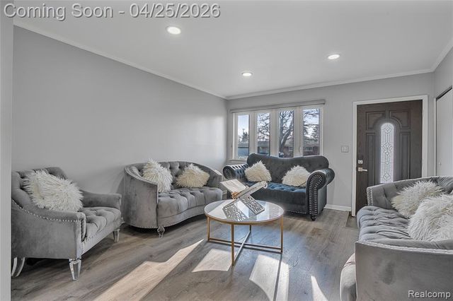 6212 N Evangeline Street, Dearborn Heights, MI 48127