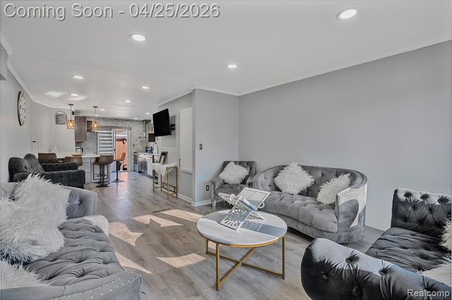 6212 N Evangeline Street, Dearborn Heights, MI 48127