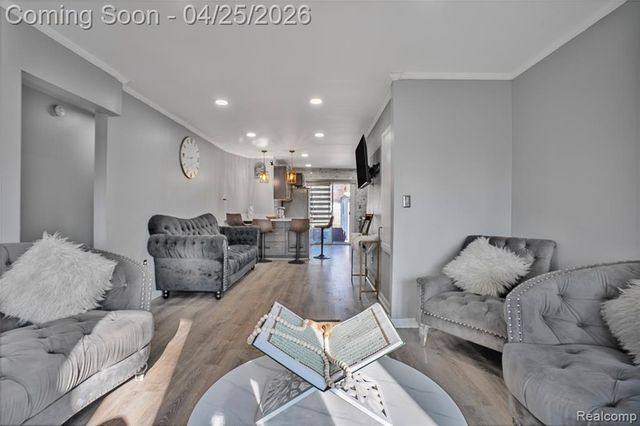 6212 N Evangeline Street, Dearborn Heights, MI 48127