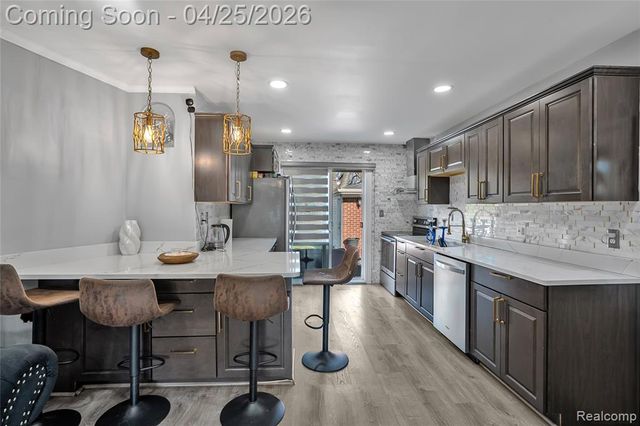 6212 N Evangeline Street, Dearborn Heights, MI 48127