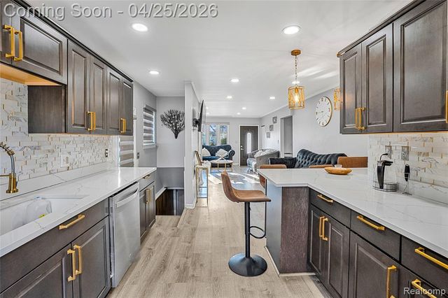 6212 N Evangeline Street, Dearborn Heights, MI 48127