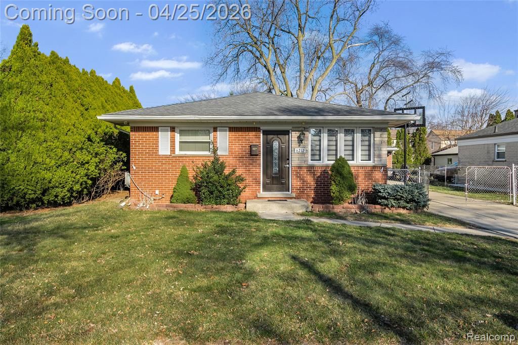 6212 N Evangeline Street, Dearborn Heights, MI 48127