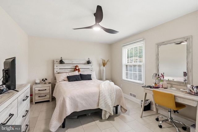 7 HILLSIDE RD, Stratford, NJ 08084