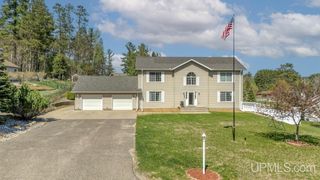 1000 N Evergreen Dr, Iron Mountain, MI 49801