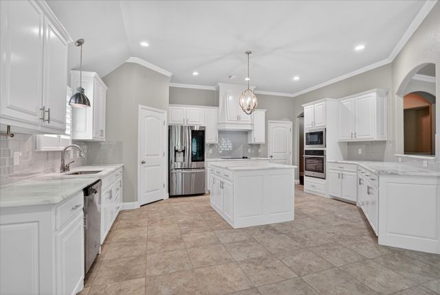 1019 Merriam Court, Weatherford, TX 76087