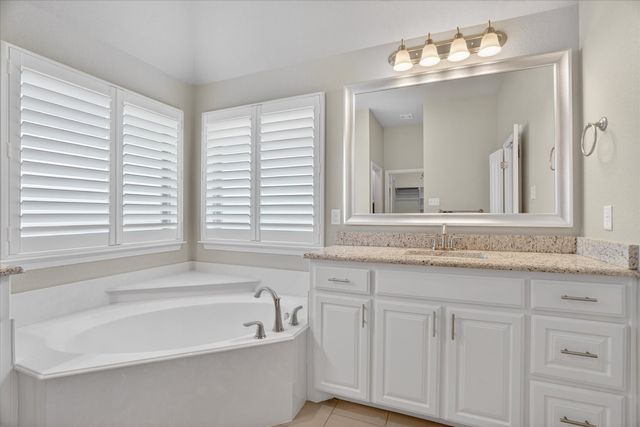 1019 Merriam Court, Weatherford, TX 76087