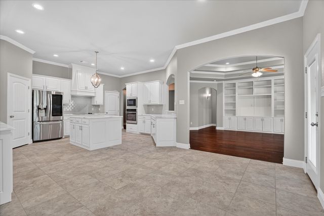 1019 Merriam Court, Weatherford, TX 76087