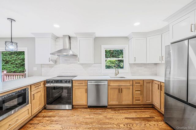 15 Sands Lane, Port Jefferson Village, NY 11777
