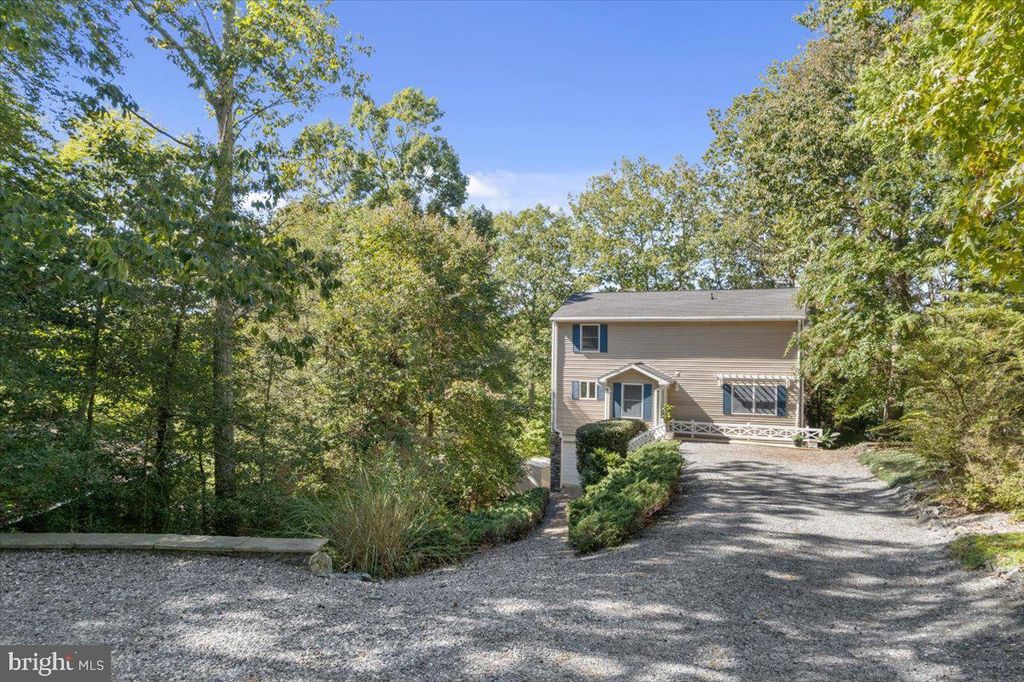 219 CALVERT DR, Lusby, MD 20657