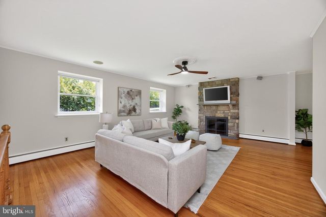 1190 BEAUMONT RD, Berwyn, PA 19312