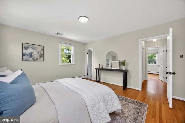 1190 BEAUMONT RD, Berwyn, PA 19312