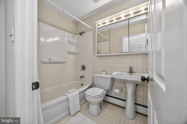 1190 BEAUMONT RD, Berwyn, PA 19312