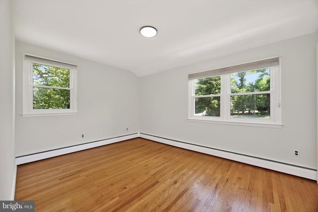 1190 BEAUMONT RD, Berwyn, PA 19312