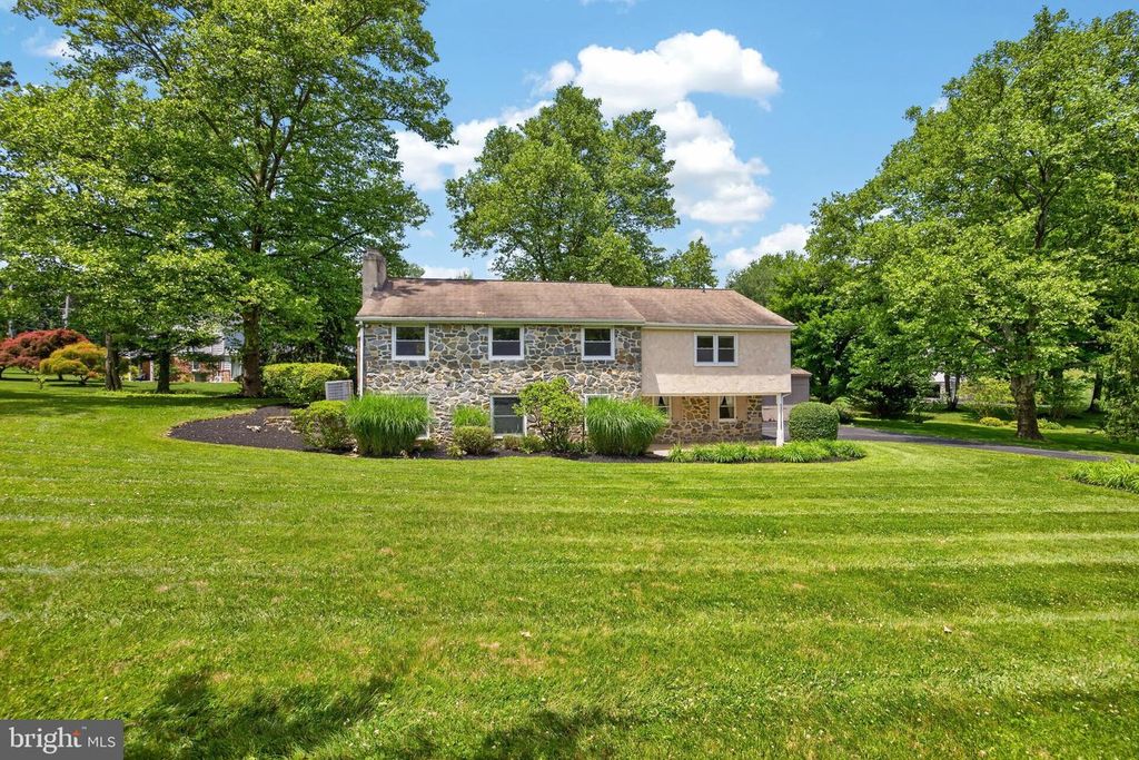 1190 BEAUMONT RD, Berwyn, PA 19312