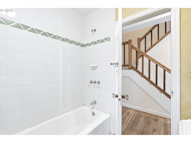 2832 Ne 9TH Ave, Portland, OR 97212