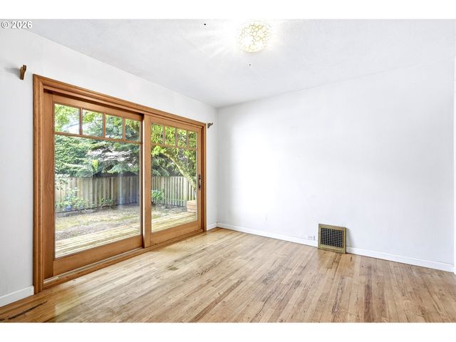 2832 Ne 9TH Ave, Portland, OR 97212
