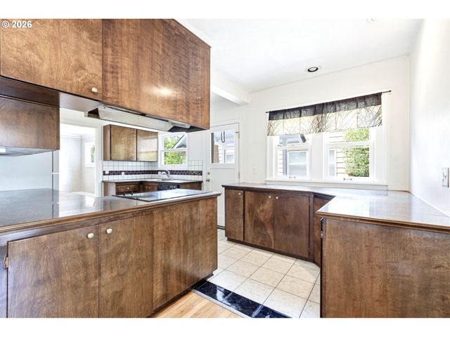 2832 Ne 9TH Ave, Portland, OR 97212