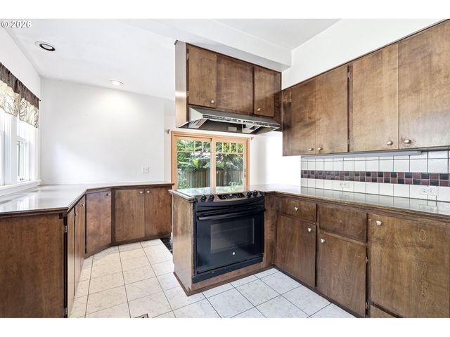 2832 Ne 9TH Ave, Portland, OR 97212