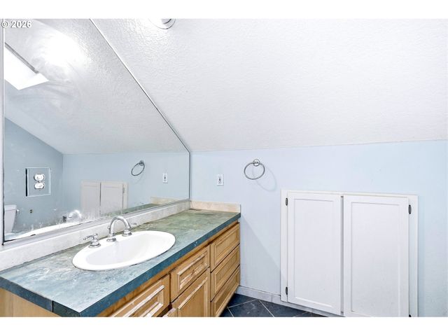 2832 Ne 9TH Ave, Portland, OR 97212