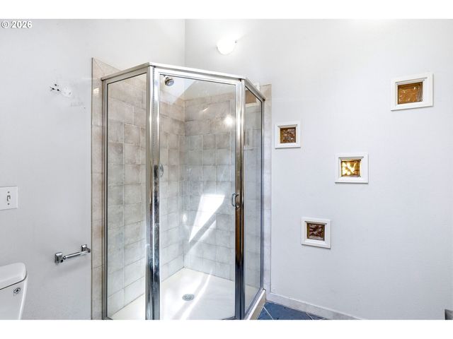 2832 Ne 9TH Ave, Portland, OR 97212