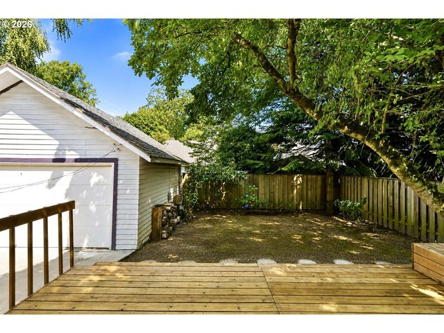 2832 Ne 9TH Ave, Portland, OR 97212