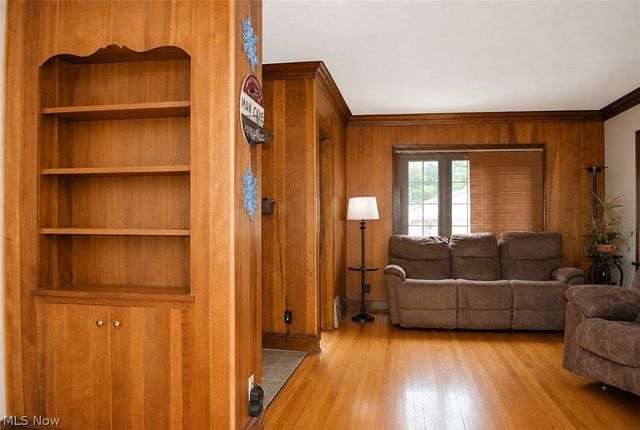 9014 Snow Road, Parma, OH 44130