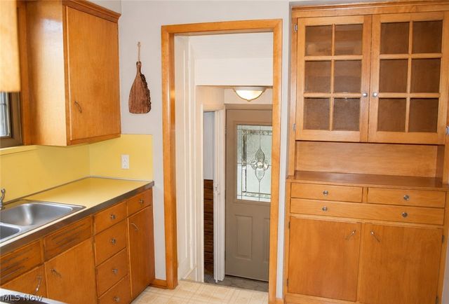 9014 Snow Road, Parma, OH 44130
