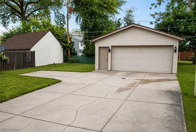 9014 Snow Road, Parma, OH 44130
