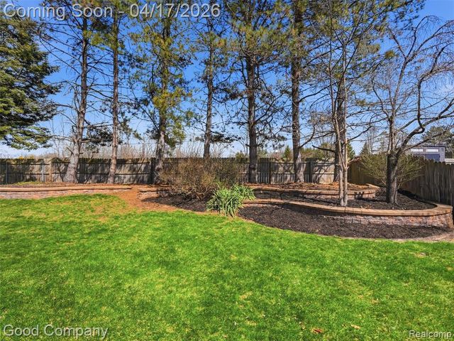 12667 Beresford Drive, Sterling Heights, MI 48313